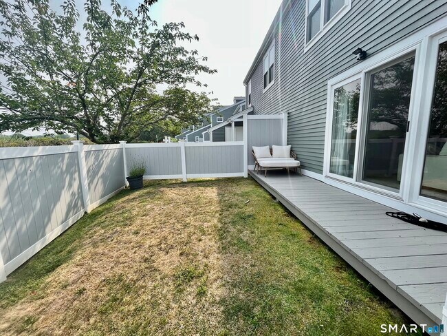 Building Photo - 92 Limewood Ave