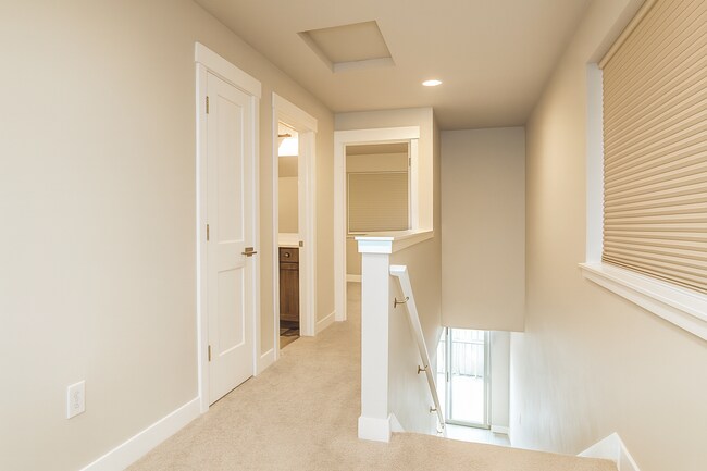 Building Photo - Adorable 2x2 with easy access to the river trails, and all utilities included!