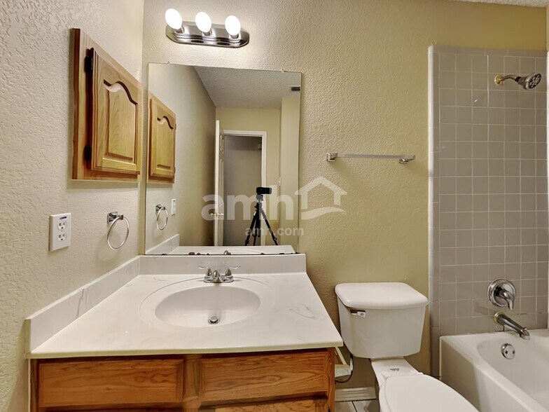 Building Photo - 3207 Athens Dr