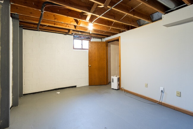 Building Photo - 7146 S 38th St