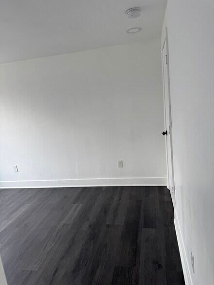 Building Photo - 550 Union School Rd