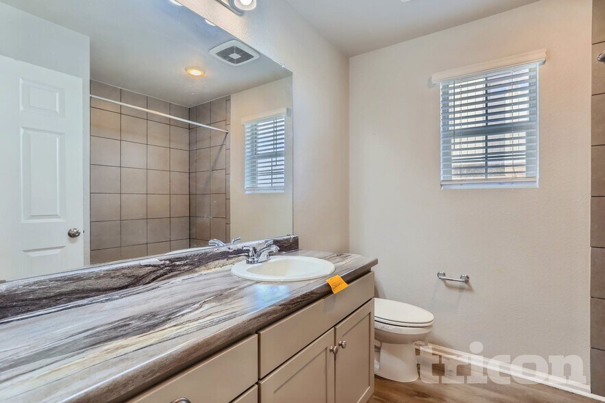 Building Photo - 10550 Waco St