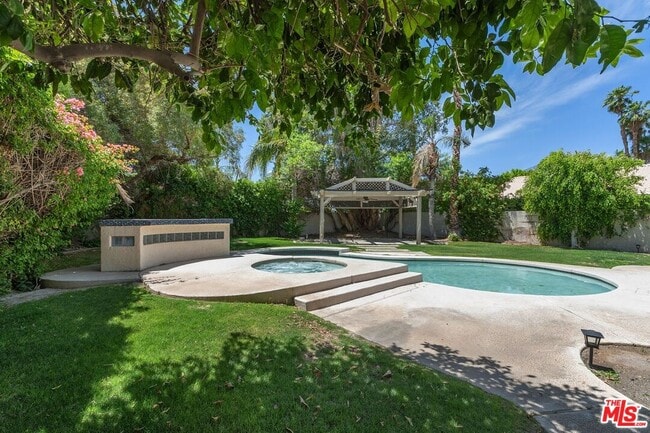 Building Photo - 68933 Risueno Rd