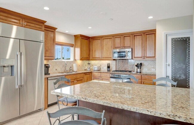 Building Photo - Furnished Stunning 3bd/ 3ba Ocean Beach de...