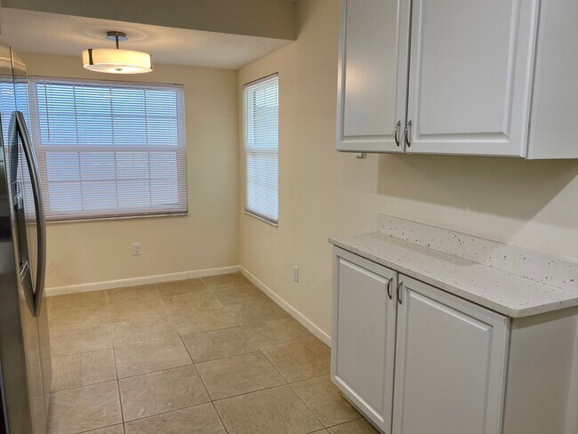 Building Photo - 255 Paradise Blvd