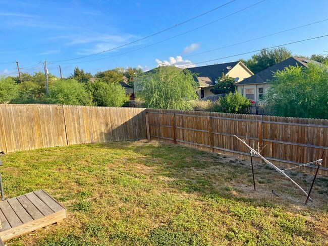 Building Photo - 8014 Chanting Bnd