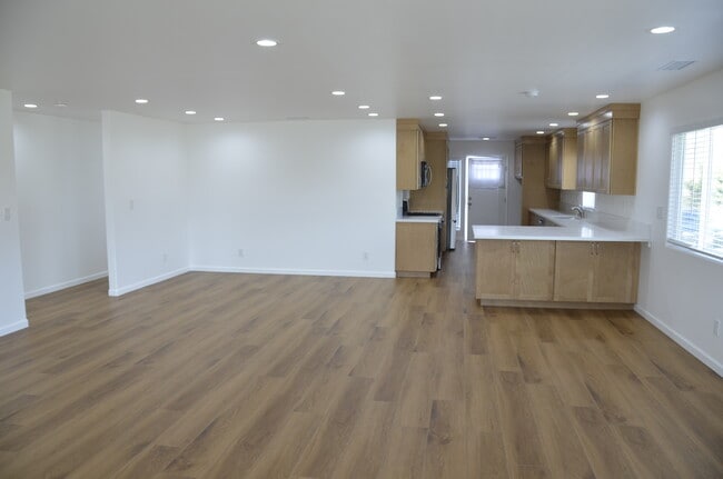 Building Photo - 3605 W 181st St