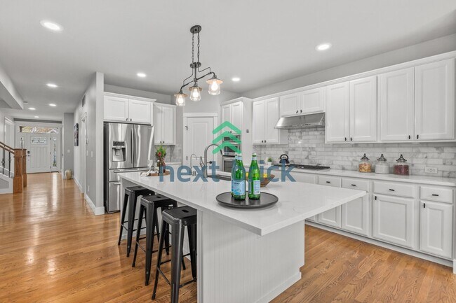 Building Photo - Spacious 4-Bed, 4-Bath Retreat in Sammamish – 3300 Sq Ft of Comfort and Style!