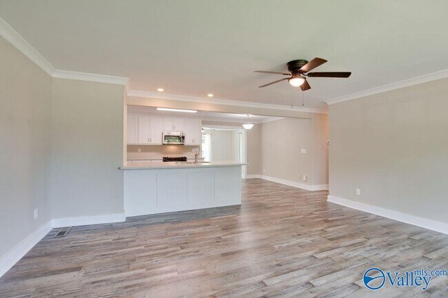 Building Photo - 213 Drake Ave SW