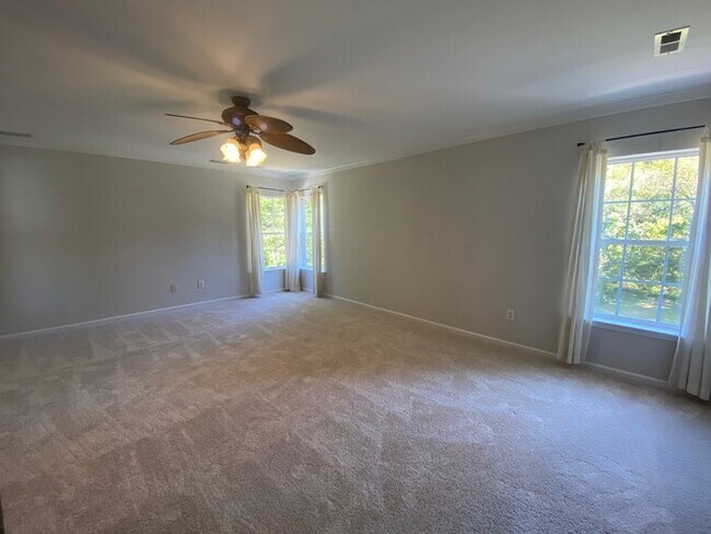 Building Photo - So much space!!!!!! So much storage!!!!!!!!