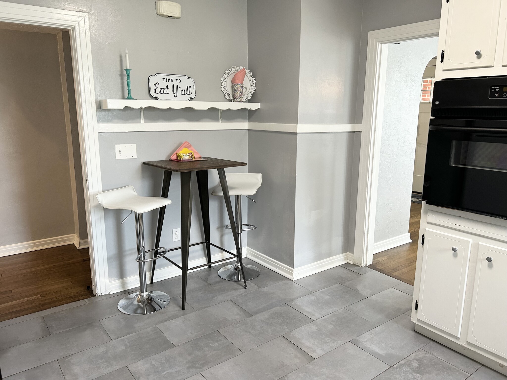 Each in kitchen - 5101 Blackburn St