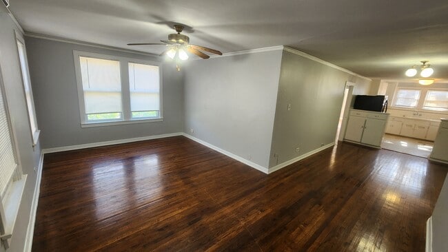 Living Area - 905 Ohio Ave