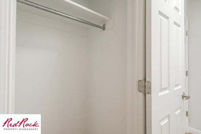 Building Photo - 4 Bedroom in Amber Estates - Newer LVP Flooring throughout home!