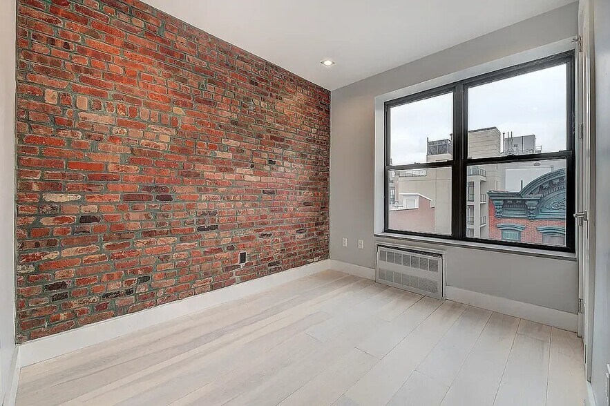 Building Photo - 202 E 13th St