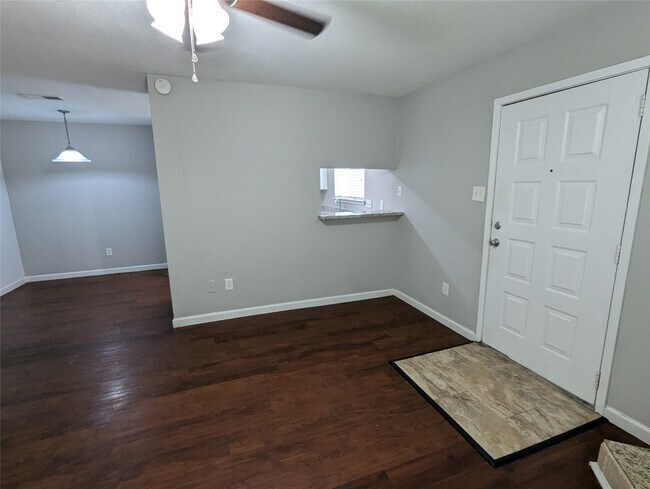 Building Photo - 7661 Fallbrook Dr