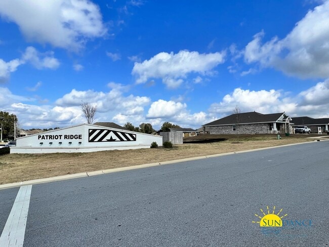 Building Photo - Stunning 4 Bedroom Home in Crestview!