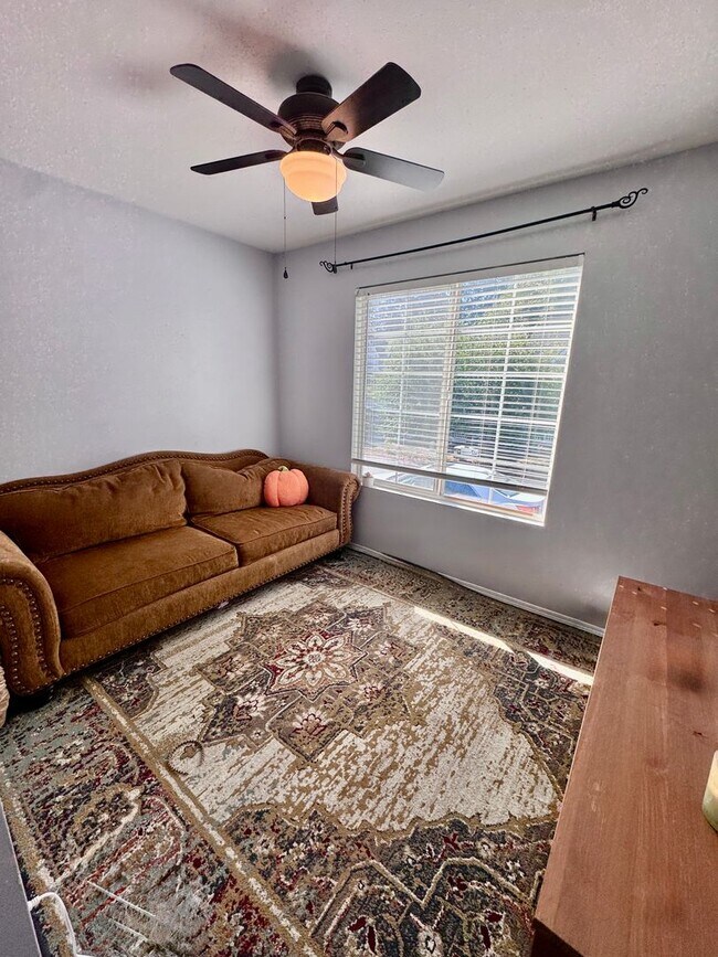 Building Photo - Centrally Located 3/2 Home in Central Kits...