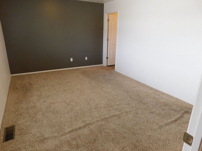 Building Photo - 2492 1/2 Brookwillow Loop