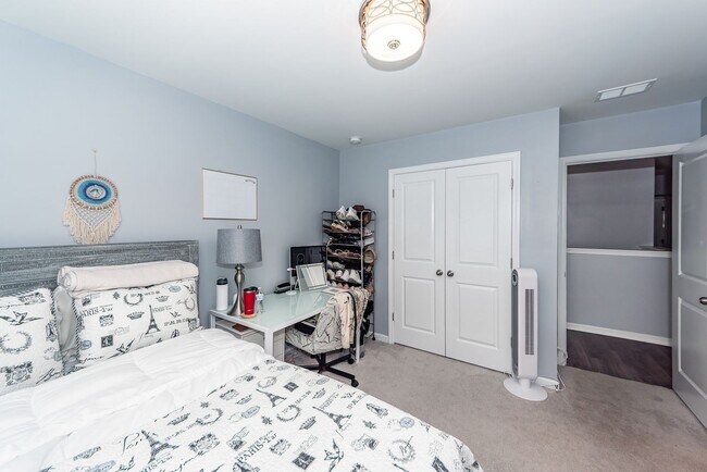 Building Photo - 4 Bedroom, 3.5 Bathroom Home in Summers Co...