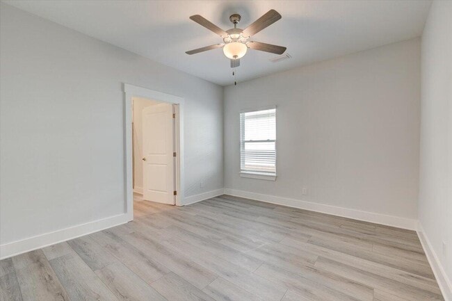 Building Photo - 14 Alexander Way