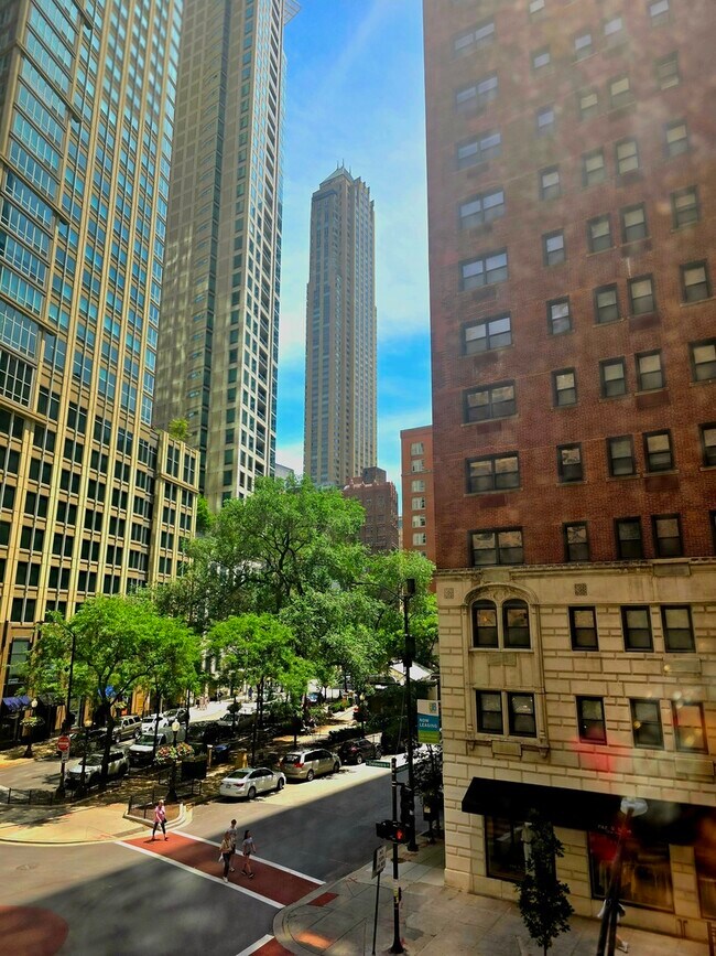 Building Photo - 40 E Delaware Pl