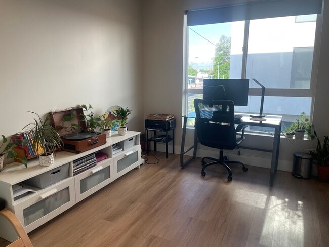 Building Photo - 433 E 2100 S