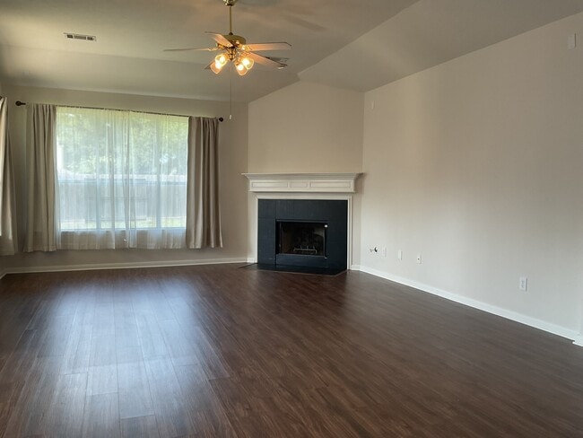 Building Photo - 18326 Hollow Branch Ct