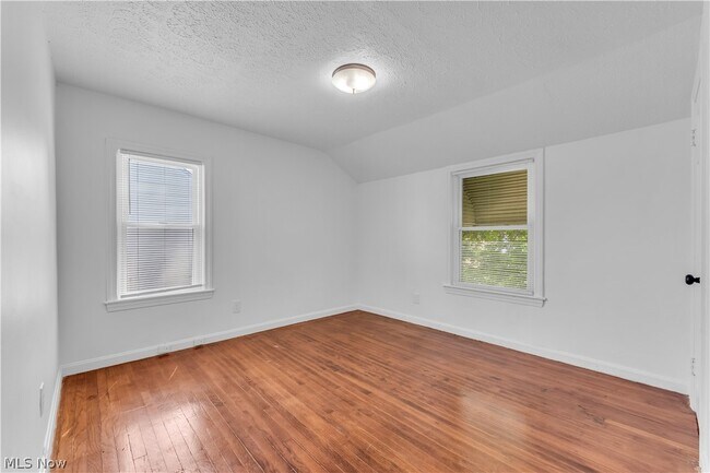 Building Photo - 15803 Delrey Ave