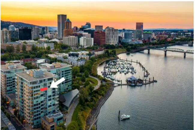 Building Photo - Beautiful 1 Bed 1 Bath Waterfront Condo w/...