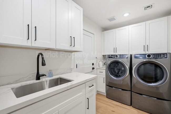 Building Photo - 8989 N Gainey Center Dr