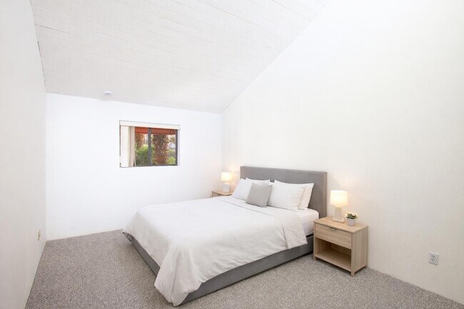 Building Photo - 255 E Avenida Granada