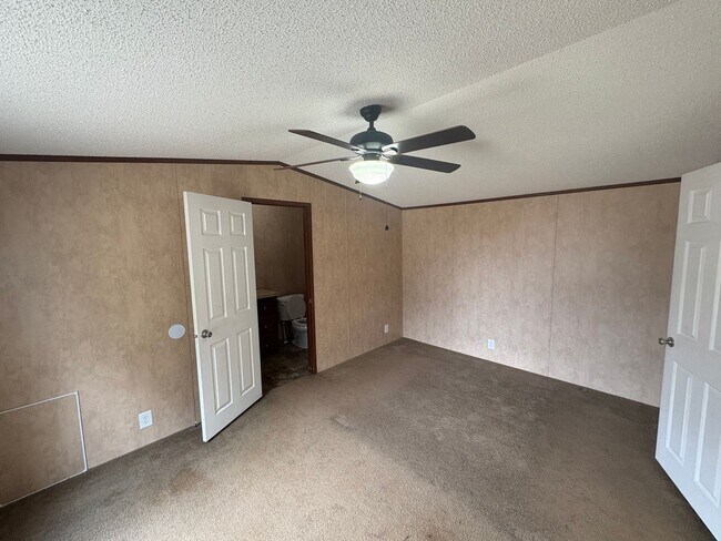 Building Photo - For Rent