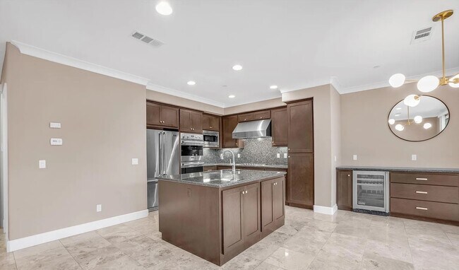 Kitchen - 138 Summit Way