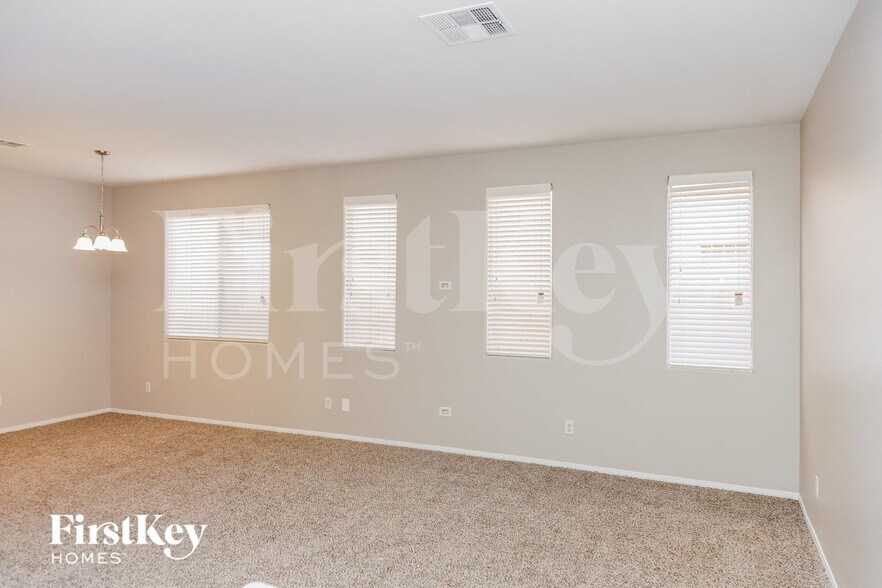 Building Photo - 10772 Manchester Park Dr