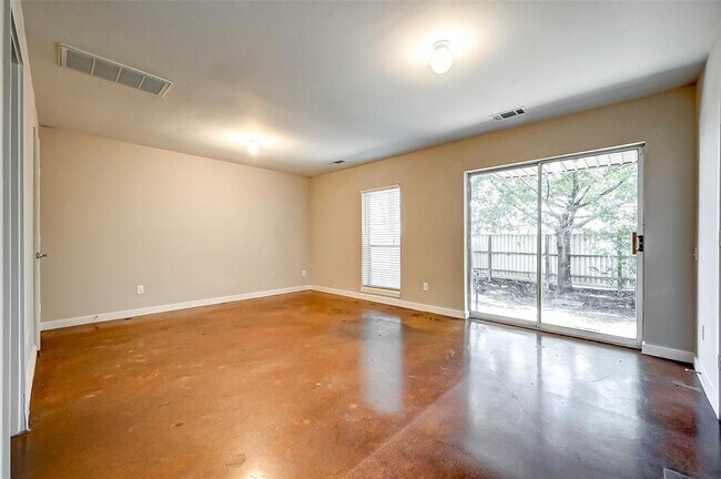 Building Photo - 6925 Yellowstone Way Dr