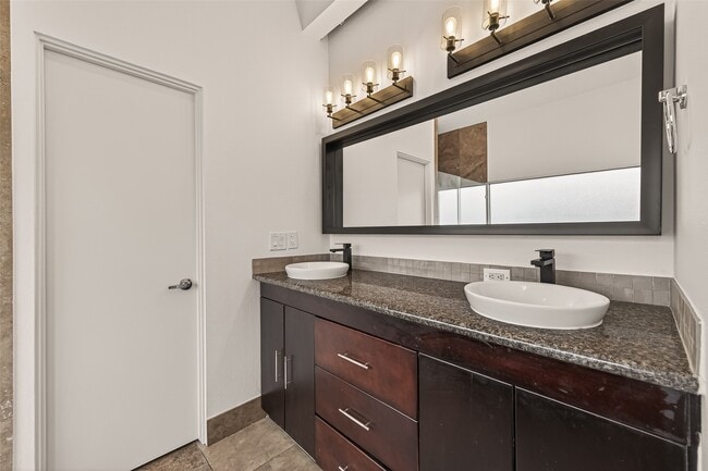 Building Photo - 6014 Fairdale Ln