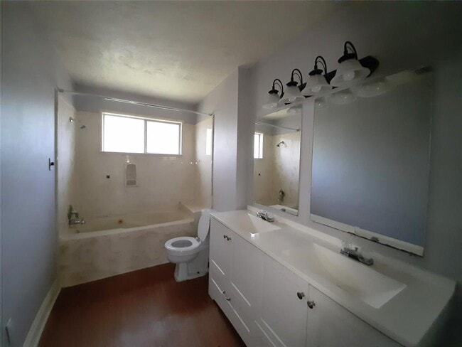 Building Photo - 16807 Rockstone