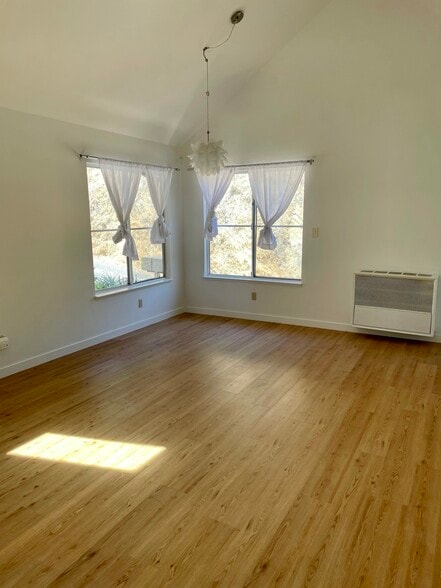 Great room - 411 Santa Fe Ave