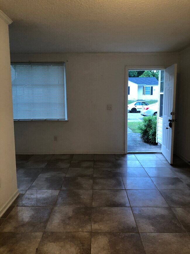Building Photo - 320 S Beltline Blvd Unit #11B