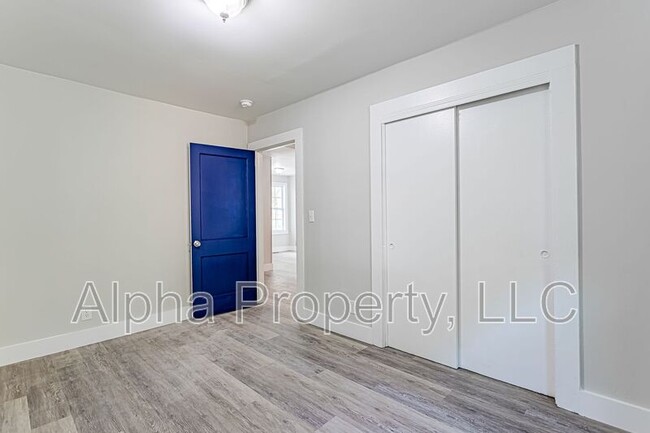 Building Photo - 741 Anderson Dr