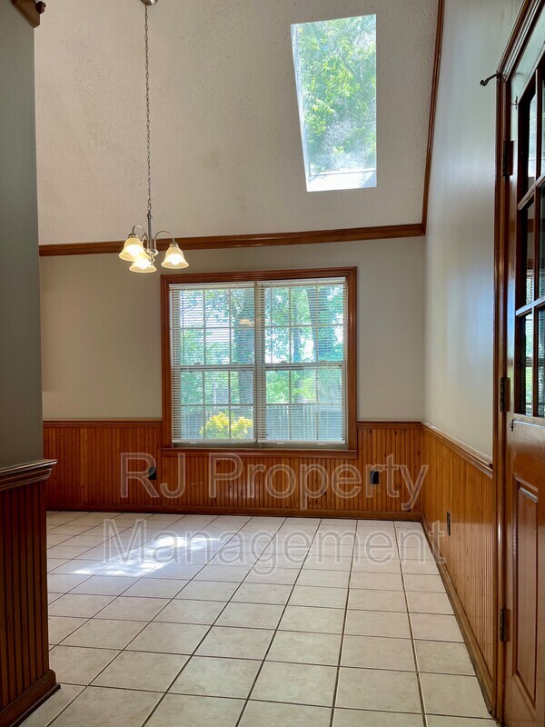 Building Photo - 4592 Tracy Lynn Dr