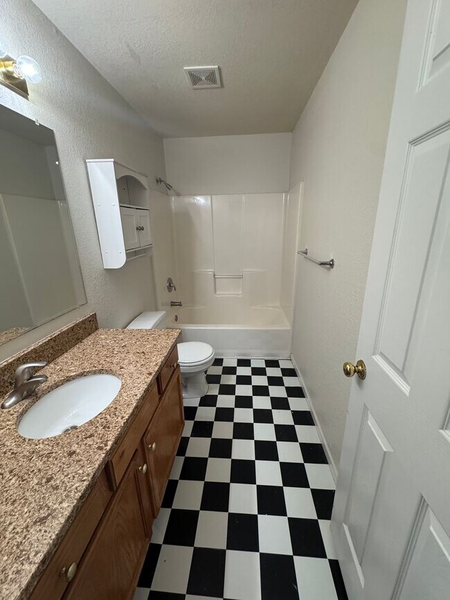 Building Photo - 2681-2683 E Oakbrook Dr