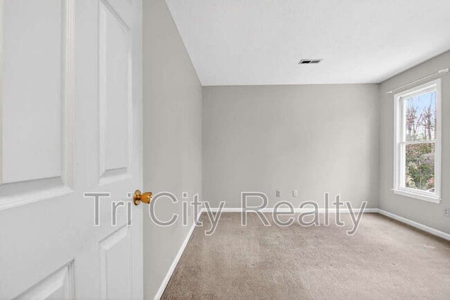 Building Photo - 404 Topaz Trail