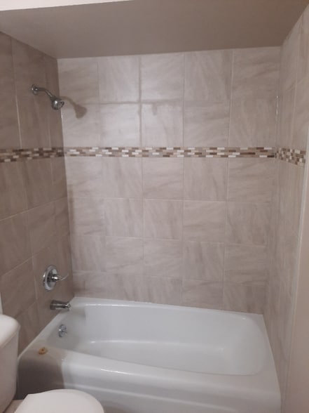 Building Photo - 114 Stimpson St