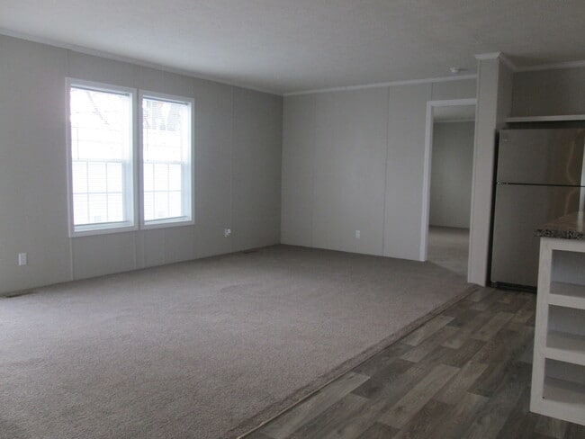Building Photo - 153 Hawthorne Dr