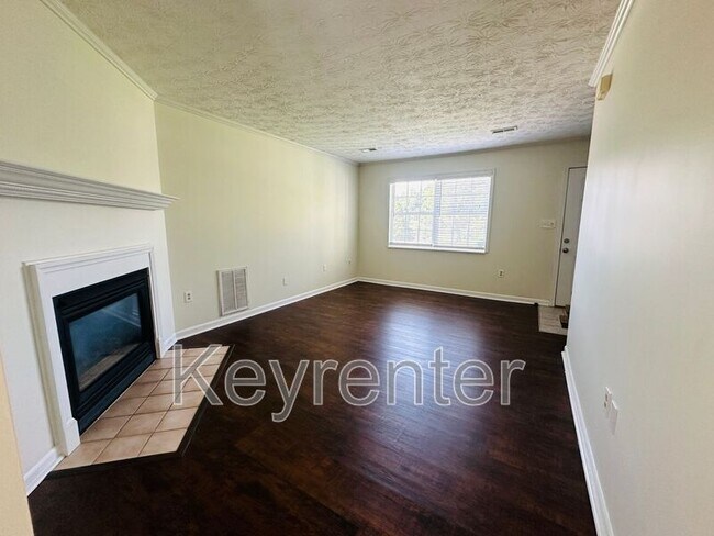 Building Photo - 2207 Crestpark Rd