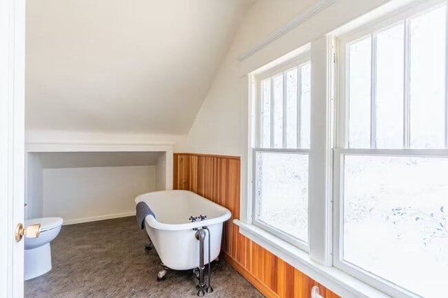 Building Photo - Beautiful 4 Bedroom Rental in Prime East Kalispell Location