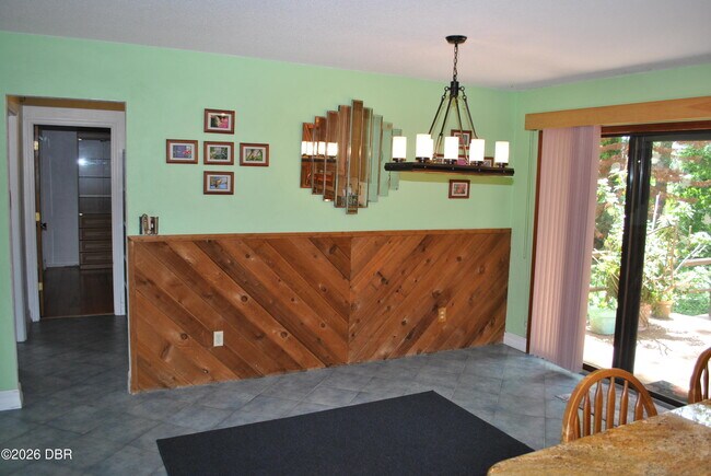 Building Photo - 5590 Lancewood Cir S