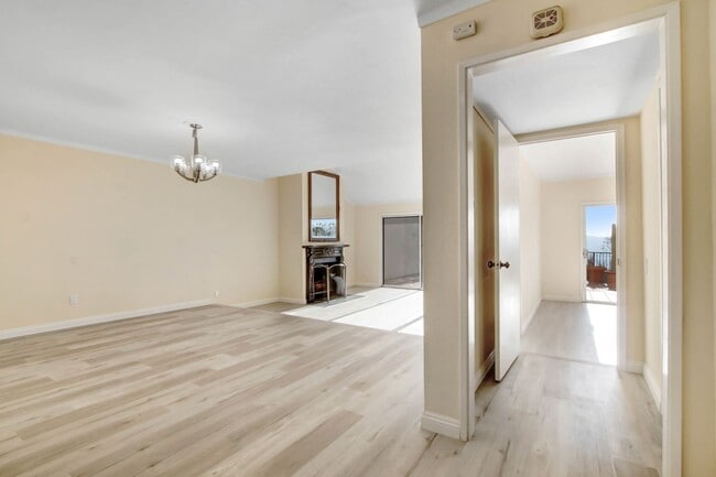 Building Photo - La Canada Townhouse In the Golf Course Community with great views