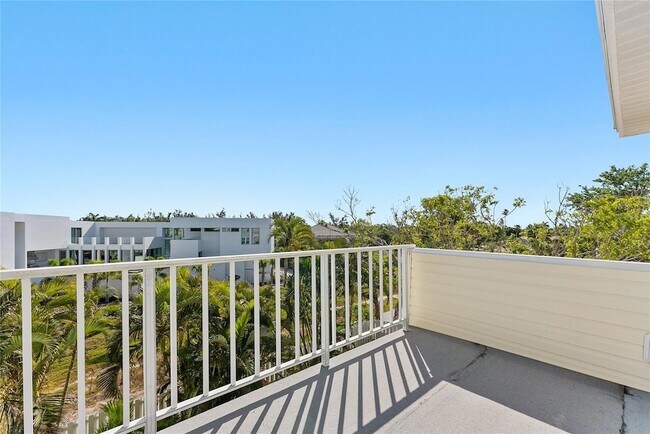 Building Photo - 3020 Gulf of Mexico Dr